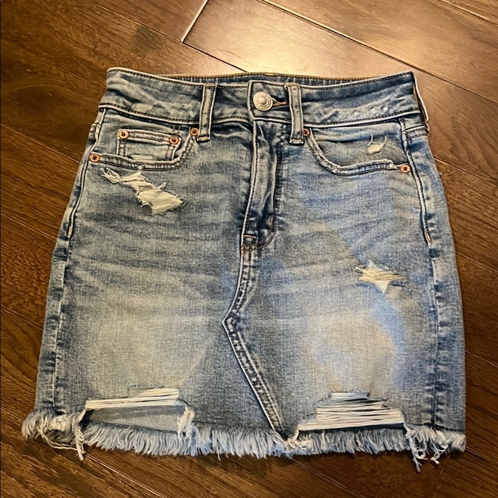 American Eagle Distressed Denim Skirt sz 00